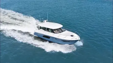 Thumbnail von Tiara Yachts C49 Coupe Seeker
