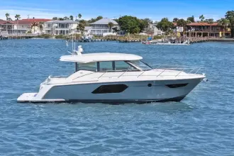 Thumbnail von Tiara Yachts C49 Coupe Seeker