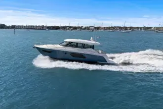 Thumbnail von Tiara Yachts C49 Coupe Seeker