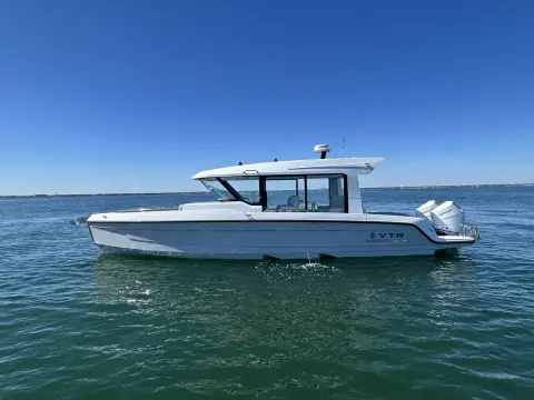Cruisers Yachts 38 VTR EC