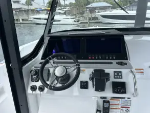 Thumbnail von Cruisers Yachts 38 VTR EC