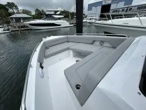 Thumbnail von Cruisers Yachts 38 VTR EC