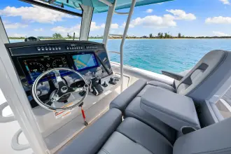 Thumbnail von Boston Whaler 330 Outrage