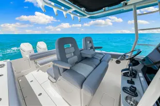 Thumbnail von Boston Whaler 330 Outrage