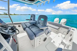 Thumbnail von Boston Whaler 330 Outrage