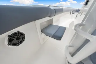 Thumbnail von Boston Whaler 330 Outrage