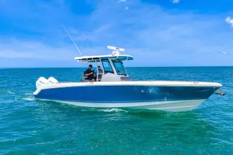 Thumbnail von Boston Whaler 330 Outrage