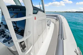 Thumbnail von Boston Whaler 330 Outrage