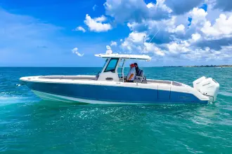 Thumbnail von Boston Whaler 330 Outrage