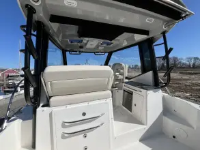Thumbnail von Boston Whaler 325 Conquest