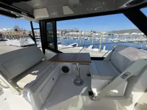 Thumbnail von Boston Whaler 325 Conquest