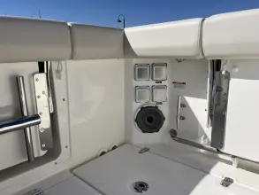 Thumbnail von Boston Whaler 325 Conquest