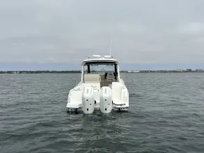 Thumbnail von Boston Whaler 325 Conquest