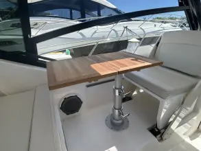 Thumbnail von Boston Whaler 325 Conquest