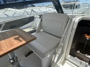Thumbnail von Boston Whaler 325 Conquest