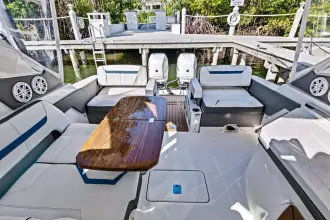Thumbnail von Tiara Yachts 34LX