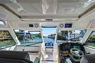 Thumbnail von Tiara Yachts 34LX