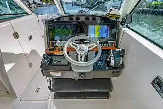 Thumbnail von Tiara Yachts 34LX