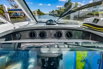 Thumbnail von Tiara Yachts 34LX