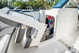 Thumbnail von Tiara Yachts 34LX