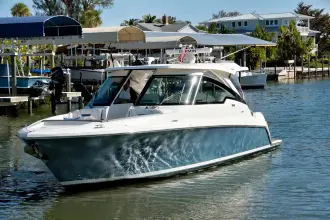 Thumbnail von Tiara Yachts 34LX