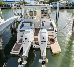 Thumbnail von Tiara Yachts 34LX