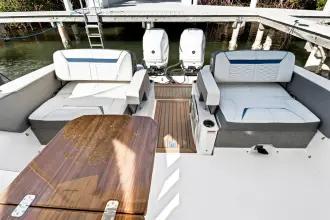 Thumbnail von Tiara Yachts 34LX