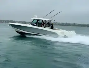 Thumbnail von Boston Whaler 380 Outrage