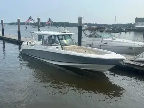 Thumbnail von Boston Whaler 380 Outrage