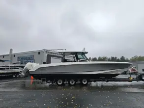 Thumbnail von Boston Whaler 380 Outrage