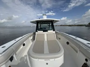Thumbnail von Boston Whaler 380 Outrage