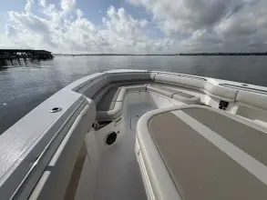 Thumbnail von Boston Whaler 380 Outrage
