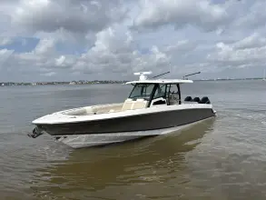 Thumbnail von Boston Whaler 380 Outrage