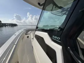 Thumbnail von Boston Whaler 380 Outrage