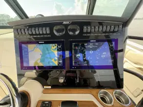 Thumbnail von Boston Whaler 380 Outrage