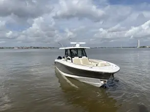 Thumbnail von Boston Whaler 380 Outrage