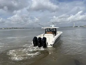Thumbnail von Boston Whaler 380 Outrage