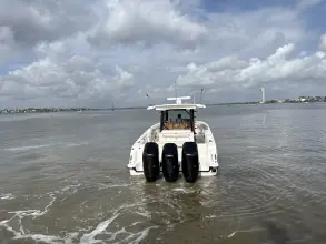 Thumbnail von Boston Whaler 380 Outrage