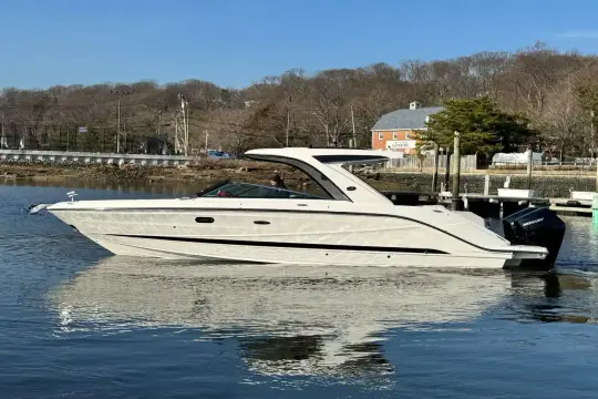Sea Ray SLX 310 Outboard