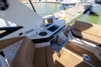 Thumbnail von Sea Ray 320 Sundancer
