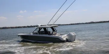 Boston Whaler 350 Realm