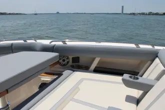 Thumbnail von Boston Whaler 350 Realm