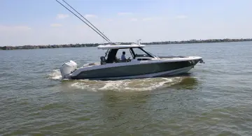 Thumbnail von Boston Whaler 350 Realm