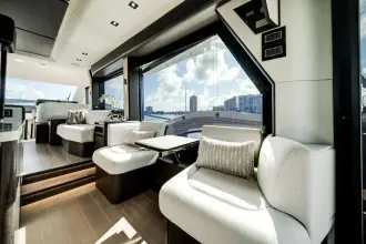 Thumbnail von Galeon 560 FLY