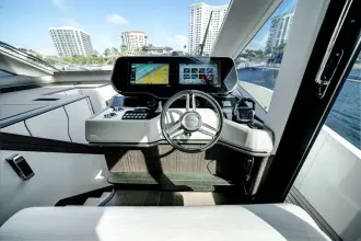 Thumbnail von Galeon 560 FLY