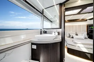 Thumbnail von Galeon 560 FLY