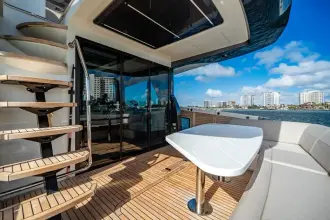 Thumbnail von Galeon 560 FLY
