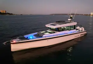 Axopar 37 XC Cross Cabin Martha Ellen