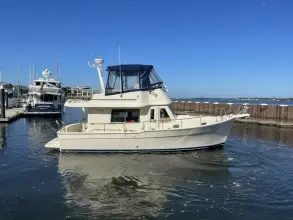 Mainship 34 Cruiser Knot Tied Down