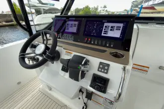 Thumbnail von Cruisers Yachts 38 VTR